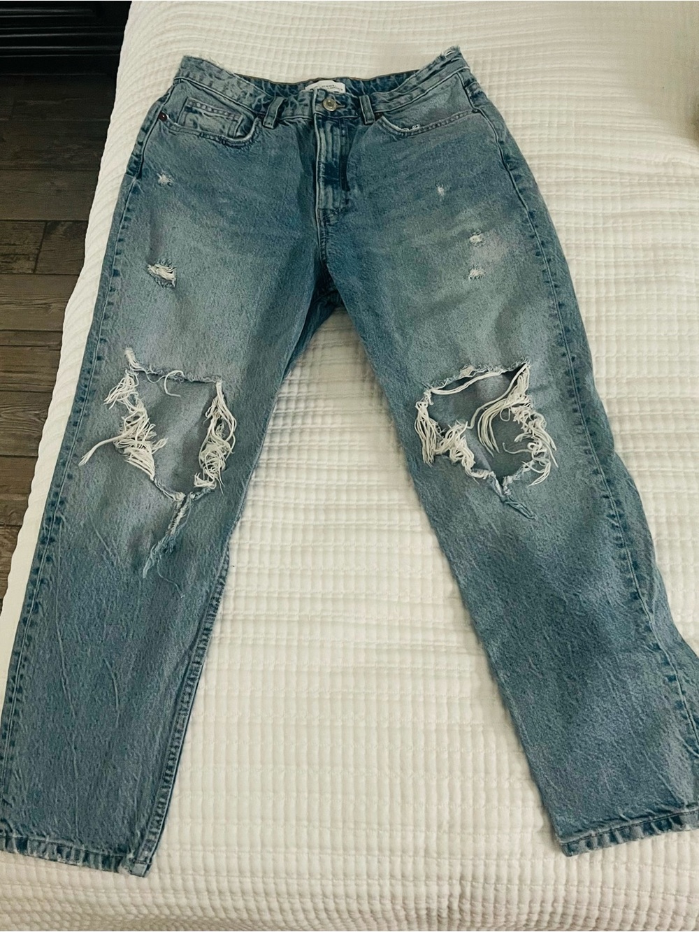 Zara Women’s Distressed Light Blue Relaxed Jeans